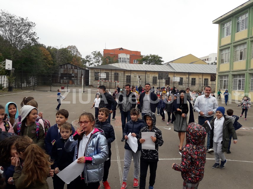 elevii de la scoala 28 dan barbilian intrebari pentru ciprian marica si ionel danciulescu vrem sa intram elevii de la scoala 28 dan barbilian intrebari pentru ciprian marica si ionel danciulescu vrem sa intram