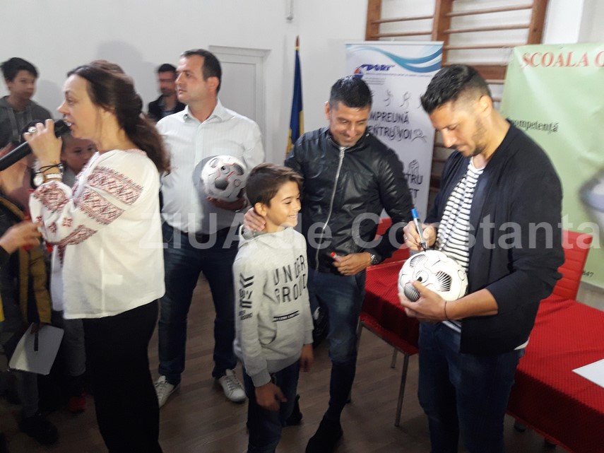 elevii de la scoala 28 dan barbilian intrebari pentru ciprian marica si ionel danciulescu vrem sa intram elevii de la scoala 28 dan barbilian intrebari pentru ciprian marica si ionel danciulescu vrem sa intram