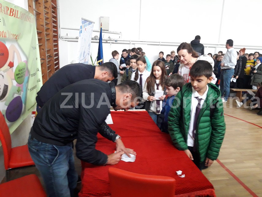 elevii de la scoala 28 dan barbilian intrebari pentru ciprian marica si ionel danciulescu vrem sa intram elevii de la scoala 28 dan barbilian intrebari pentru ciprian marica si ionel danciulescu vrem sa intram