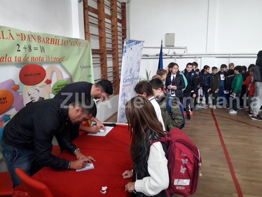 elevii de la scoala 28 dan barbilian intrebari pentru ciprian marica si ionel danciulescu vrem sa intram elevii de la scoala 28 dan barbilian intrebari pentru ciprian marica si ionel danciulescu vrem sa intram