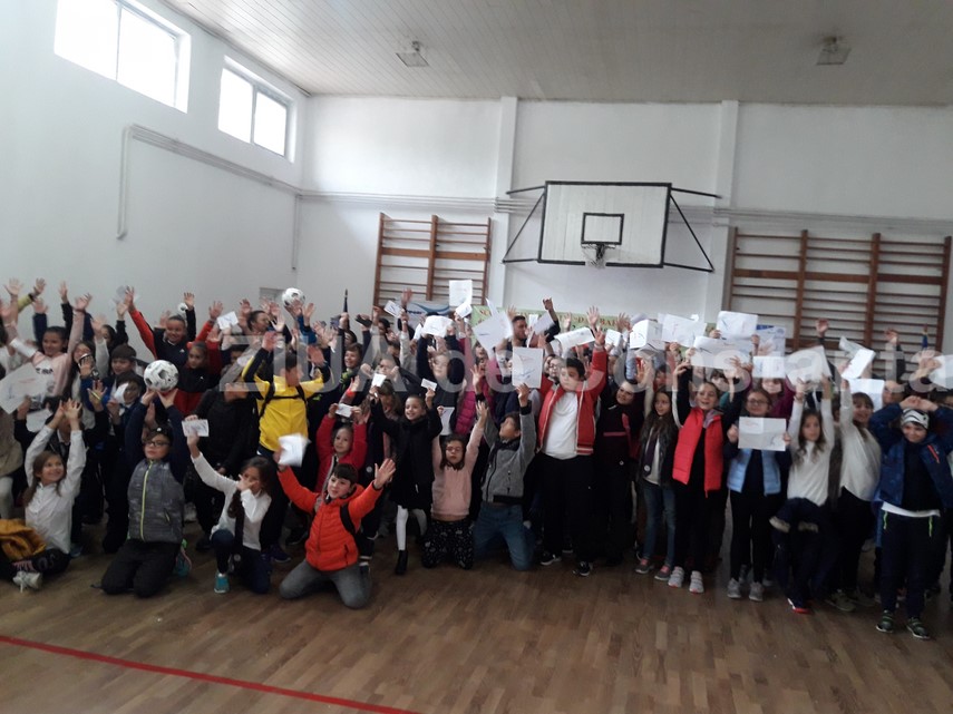 elevii de la scoala 28 dan barbilian intrebari pentru ciprian marica si ionel danciulescu vrem sa intram elevii de la scoala 28 dan barbilian intrebari pentru ciprian marica si ionel danciulescu vrem sa intram