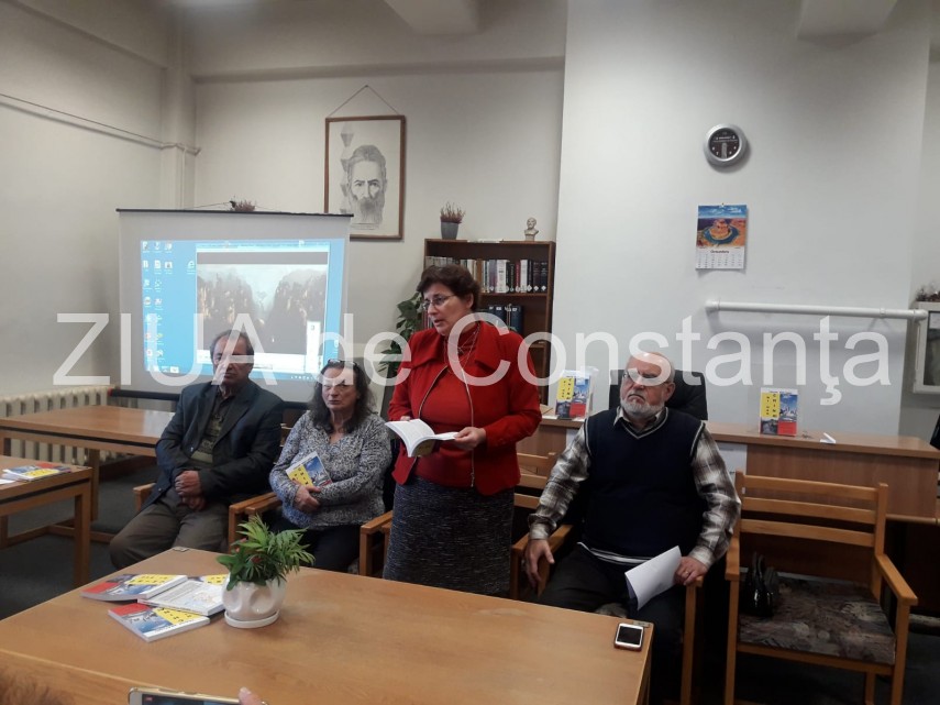 imagini de la eveniment jurnalistul traian bratianu isi lanseaza cartea la biblioteca judeteana i n roman imagini de la eveniment jurnalistul traian bratianu isi lanseaza cartea la biblioteca judeteana i n roman