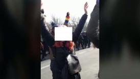 Momente tensionate la defilări Protestatarii au întors spatele jandarmilor. S-au iscat conflicte între participanți 