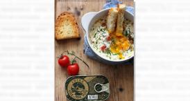 lauraadamache.ro Oua la cuptor cu macrou si rosii