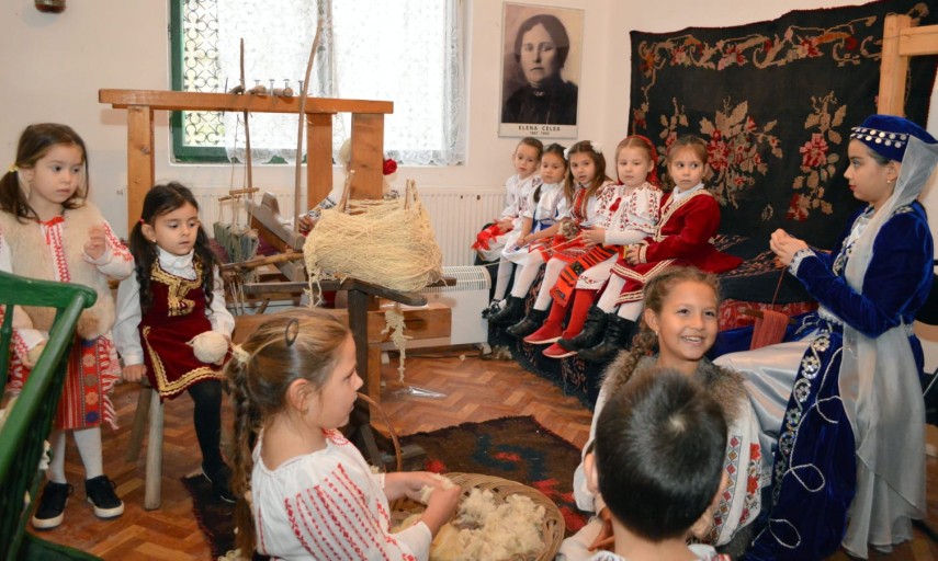 la mihail kogalniceanu noile generatii ale comunitatii turce si ale celei aromane au cinstit ziua dobrogei la mihail kogalniceanu noile generatii ale comunitatii turce si ale celei aromane au cinstit ziua dobrogei