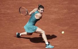 Simona Halep conduce detaşat în sondajul pentru cea mai frumoasă ţinută din circuitul WTA