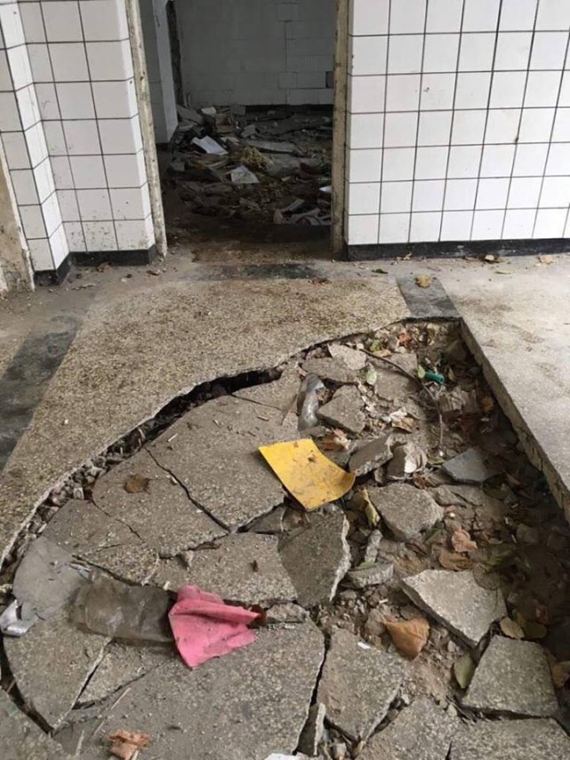 cerere de demolare a unor cladiri din curtea spitalului municipal zona policlinica 2 depusa de claudiu