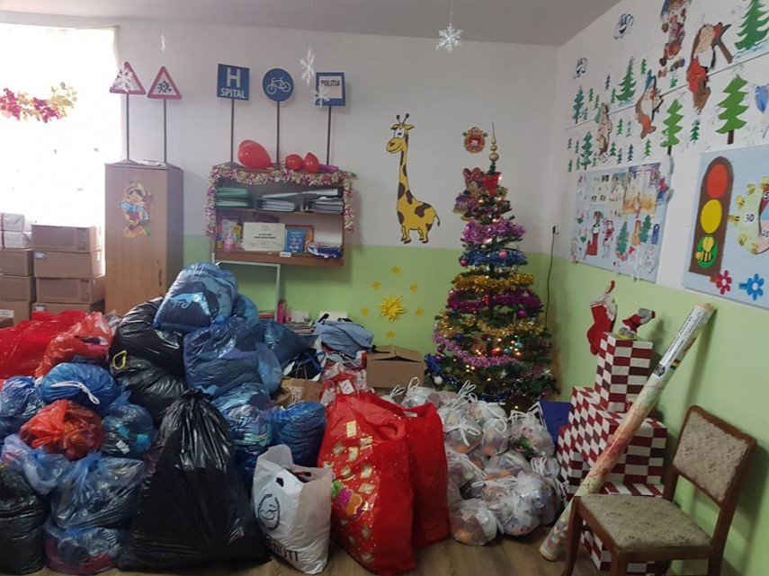 politistii de frontiera impreuna cu mos craciun au ajuns la copiii din satul valcelele judetul constanta politistii de frontiera impreuna cu mos craciun au ajuns la copiii din satul valcelele judetul constanta