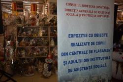 Invitaţie Expoziţie cu obiecte de Crăciun şi spectacol oferit de copiii, tinerii şi adulţii din centrele DGASPC Constanţa (galerie foto)