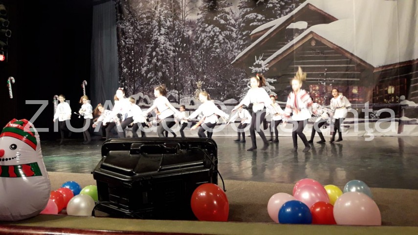 imagini de la eveniment constanta mos craciun a venit la spectacolul de final de an al gimnasticii aerobice imagini de la eveniment constanta mos craciun a venit la spectacolul de final de an al gimnasticii aerobice