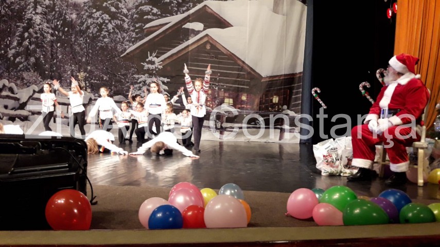 imagini de la eveniment constanta mos craciun a venit la spectacolul de final de an al gimnasticii aerobice imagini de la eveniment constanta mos craciun a venit la spectacolul de final de an al gimnasticii aerobice