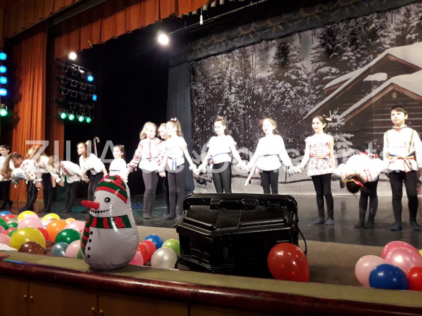 imagini de la eveniment constanta mos craciun a venit la spectacolul de final de an al gimnasticii aerobice imagini de la eveniment constanta mos craciun a venit la spectacolul de final de an al gimnasticii aerobice