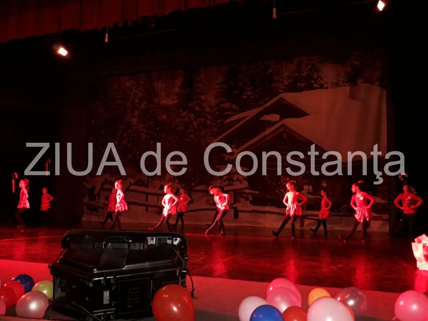 imagini de la eveniment constanta mos craciun a venit la spectacolul de final de an al gimnasticii aerobice imagini de la eveniment constanta mos craciun a venit la spectacolul de final de an al gimnasticii aerobice