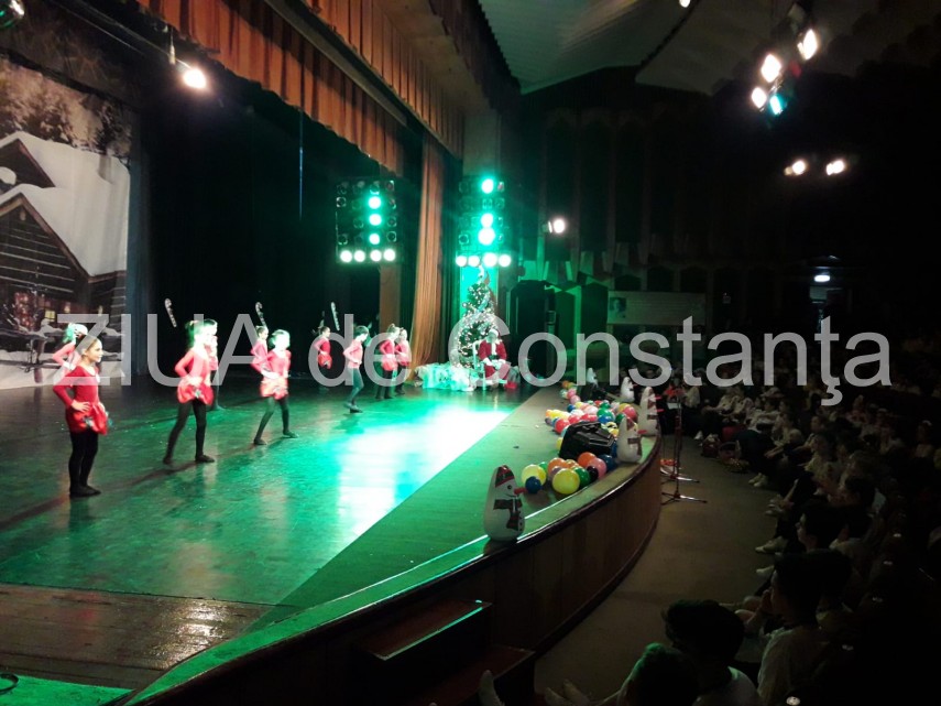 imagini de la eveniment constanta mos craciun a venit la spectacolul de final de an al gimnasticii aerobice imagini de la eveniment constanta mos craciun a venit la spectacolul de final de an al gimnasticii aerobice