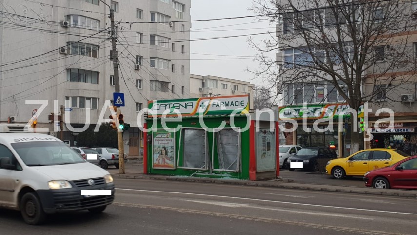 chiosc telegraf din constanta distrus de un sofer neatent galerie foto video 680508 chiosc telegraf din constanta distrus de un sofer neatent galerie foto video 680508