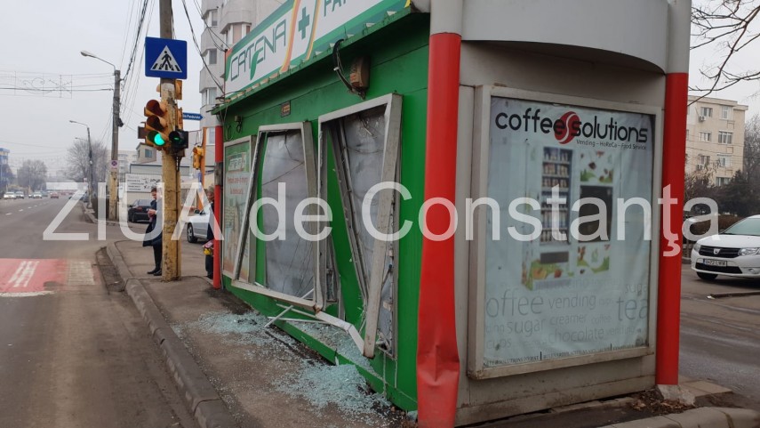 chiosc telegraf din constanta distrus de un sofer neatent galerie foto video 680508 chiosc telegraf din constanta distrus de un sofer neatent galerie foto video 680508