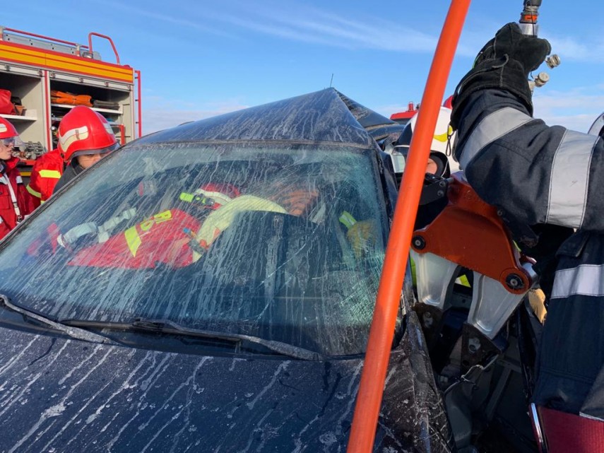 accident rutier grav pe dn 1 judetul brasov soferita a ramas incarcerata interventie dificila a salvatorilor accident rutier grav pe dn 1 judetul brasov soferita a ramas incarcerata interventie dificila a salvatorilor