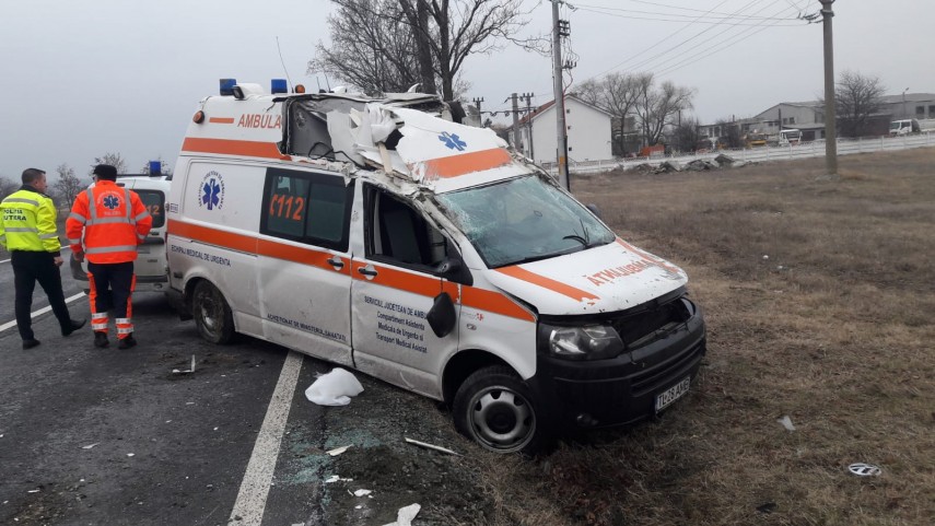 accident rutier la tariverde judetul constanta o ambulanta a iesit de pe carosabil 681365 accident rutier la tariverde judetul constanta o ambulanta a iesit de pe carosabil 681365