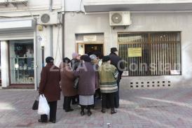 Pensionari la coadă în faţa Casei de Ajutor Reciproc din Constanţa. Motivul pentru care au îndurat frigul (galerie foto)