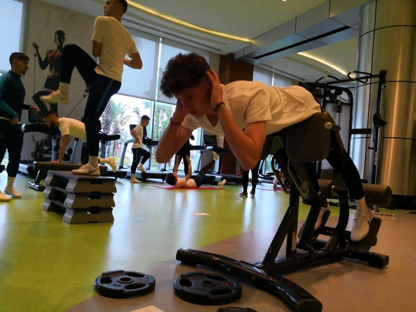 la 16 ani nicholas fiul lui gica popescu e in cantonament cu fc viitorul incerc sa prind cate ceva de la 16 ani nicholas fiul lui gica popescu e in cantonament cu fc viitorul incerc sa prind cate ceva de