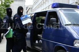 Percheziții la locuințele unor suspecți de trafic de persoane și proxenetism. Victimele erau recrutate prin metoda „loverboy“(document)