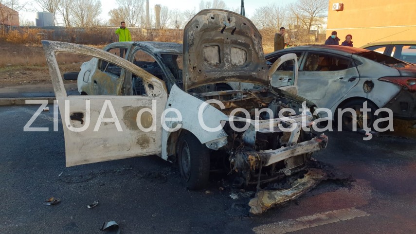 imagini de la eveniment incendiu violent pe soseaua mangaliei din constanta mai multe masini in flacari imagini de la eveniment incendiu violent pe soseaua mangaliei din constanta mai multe masini in flacari