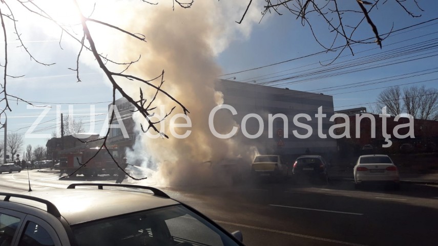 imagini de la eveniment incendiu violent pe soseaua mangaliei din constanta mai multe masini in flacari imagini de la eveniment incendiu violent pe soseaua mangaliei din constanta mai multe masini in flacari