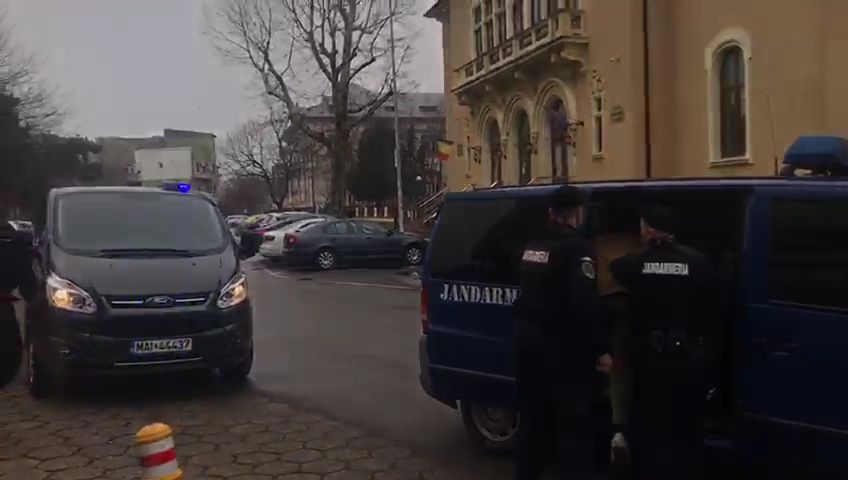scandal in zona tribunalului constanta au intervenit jandarmii 682553 scandal in zona tribunalului constanta au intervenit jandarmii 682553