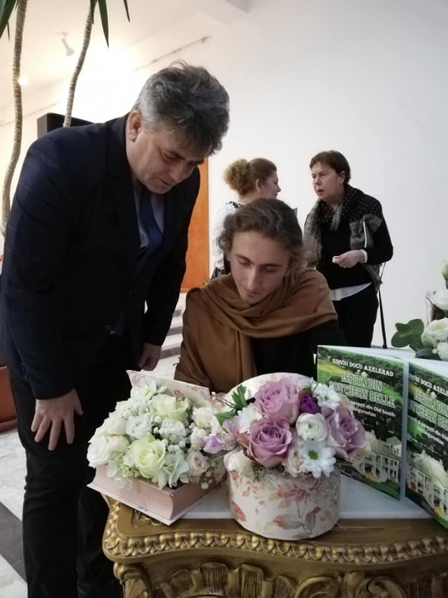 la doar 19 ani a doua lansare de carte semnata silviu docu axelerad galerie foto 682717 la doar 19 ani a doua lansare de carte semnata silviu docu axelerad galerie foto 682717