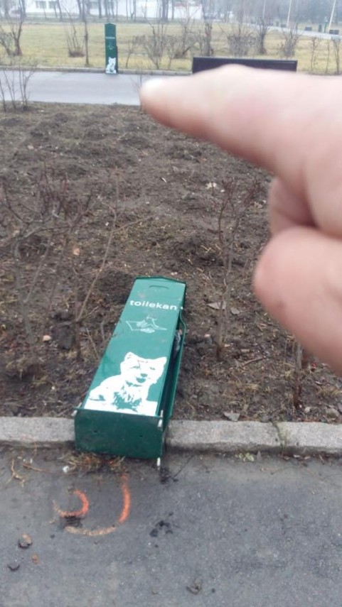 dispozitivele pentru colectarea deseurilor canine instalate in parcurile din constanta au fost vandalizate dispozitivele pentru colectarea deseurilor canine instalate in parcurile din constanta au fost vandalizate