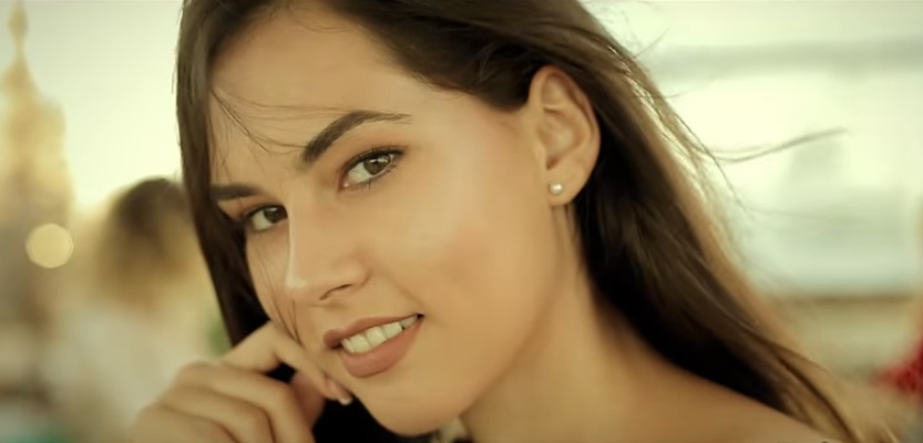 iubita fotbalistului dragos nedelcu de la fcsb o tanara din constanta apare intr un videoclip al lui iubita fotbalistului dragos nedelcu de la fcsb o tanara din constanta apare intr un videoclip al lui