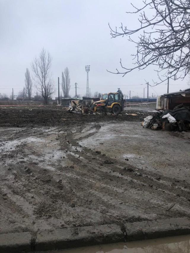 constanta politistii locali au demolat constructiile ridicate ilegat pe strada muntii tatra din palas constanta politistii locali au demolat constructiile ridicate ilegat pe strada muntii tatra din palas