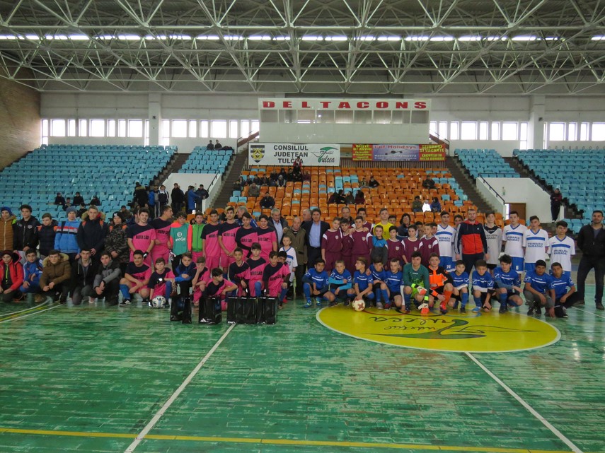competitie de fotbal la tulcea de ziua de nastere a lui gica hagi zece echipe s au intrecut in cinstea competitie de fotbal la tulcea de ziua de nastere a lui gica hagi zece echipe s au intrecut in cinstea