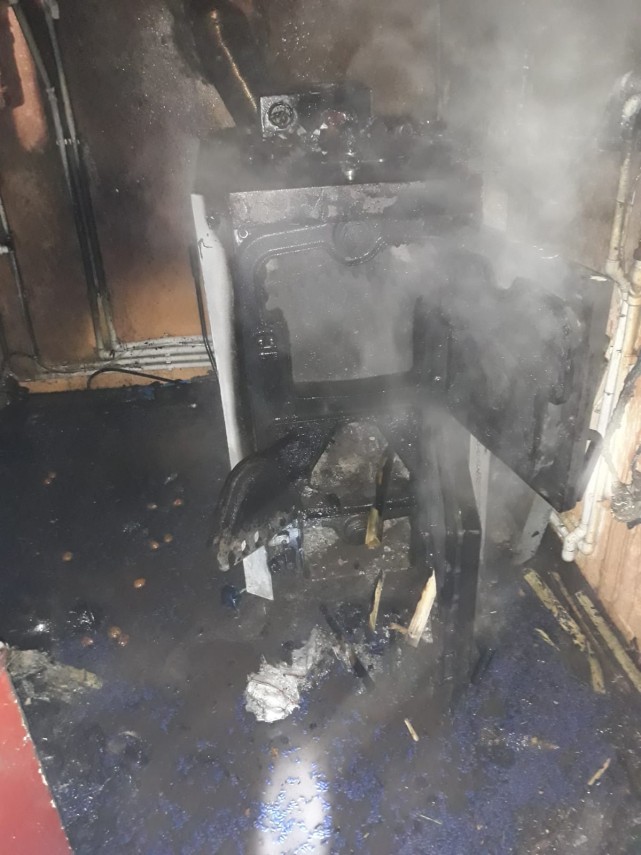 incendiu la centrala unei locuinte salvatorii la fata locului galerie foto 683814 incendiu la centrala unei locuinte salvatorii la fata locului galerie foto 683814