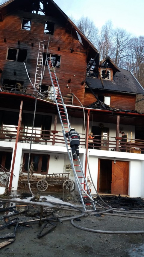 incendiu vila maria simon brasov incendiu isu brasov incendiu ciprian sfreja 683934 incendiu vila maria simon brasov incendiu isu brasov incendiu ciprian sfreja 683934