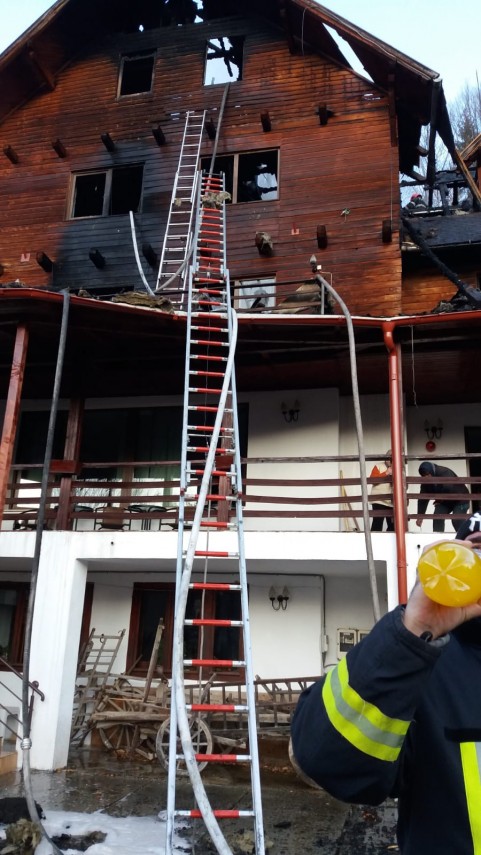 incendiu vila maria simon brasov incendiu isu brasov incendiu ciprian sfreja 683934 incendiu vila maria simon brasov incendiu isu brasov incendiu ciprian sfreja 683934