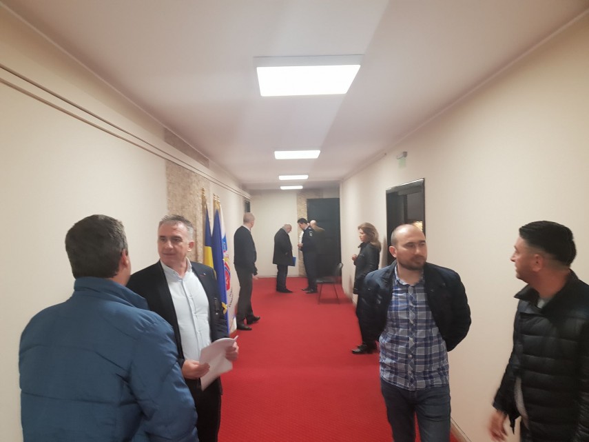 taximetristii constanteni pe jar reprezentantii au stat la masa cu viceprimarul dumitru babu ce s a discutat taximetristii constanteni pe jar reprezentantii au stat la masa cu viceprimarul dumitru babu ce s a discutat