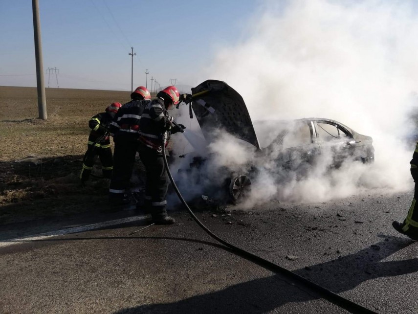 alerta la pompieri un autoturism a fost cuprins de flacari galerie foto 684842 alerta la pompieri un autoturism a fost cuprins de flacari galerie foto 684842