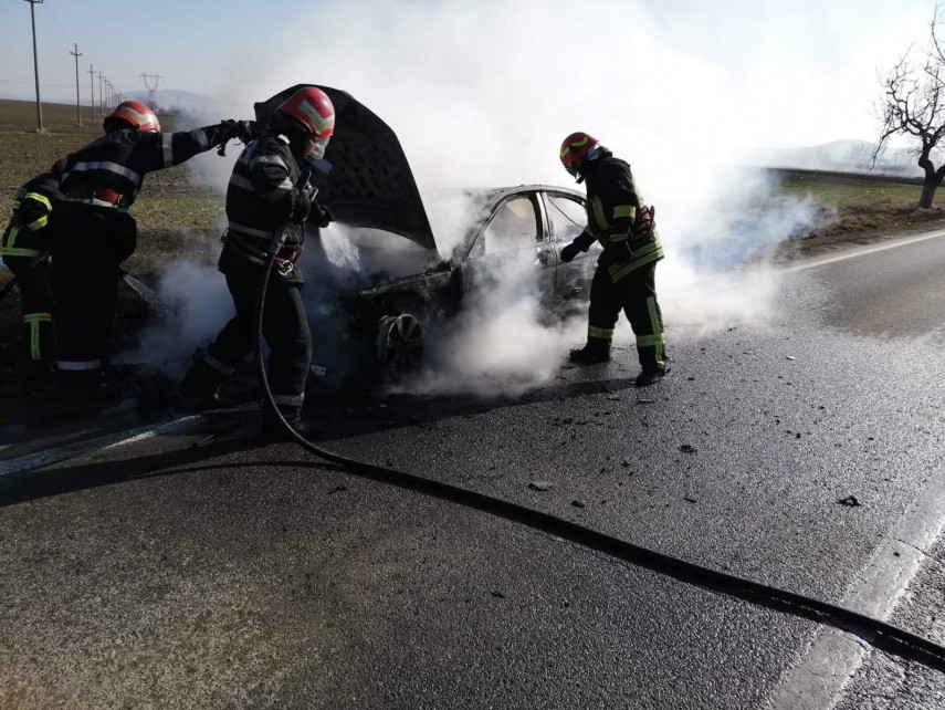 alerta la pompieri un autoturism a fost cuprins de flacari galerie foto 684842 alerta la pompieri un autoturism a fost cuprins de flacari galerie foto 684842