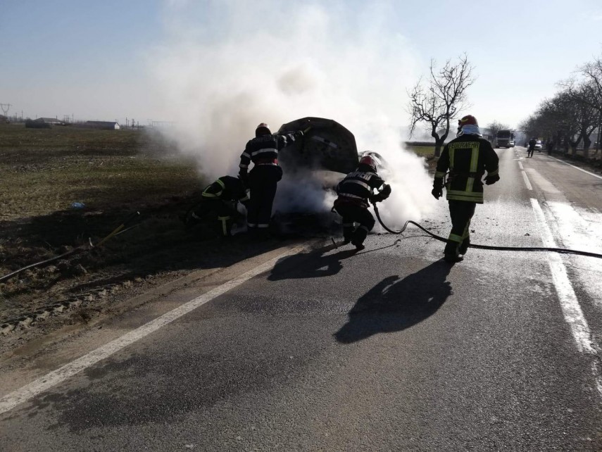 alerta la pompieri un autoturism a fost cuprins de flacari galerie foto 684842 alerta la pompieri un autoturism a fost cuprins de flacari galerie foto 684842