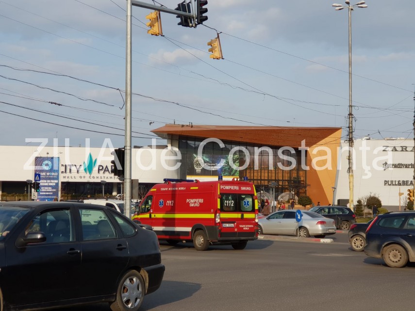 motociclista lovita de un autoturism in zona city park mall 684935 motociclista lovita de un autoturism in zona city park mall 684935