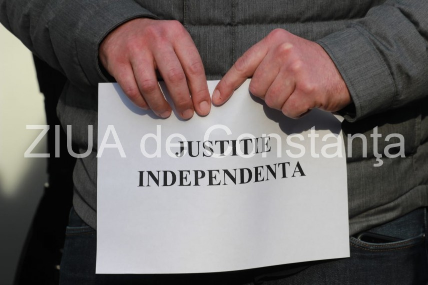 un nou protest al procurorilor din constanta fata de modificarile aduse legilor justitiei prin ordonanta un nou protest al procurorilor din constanta fata de modificarile aduse legilor justitiei prin ordonanta