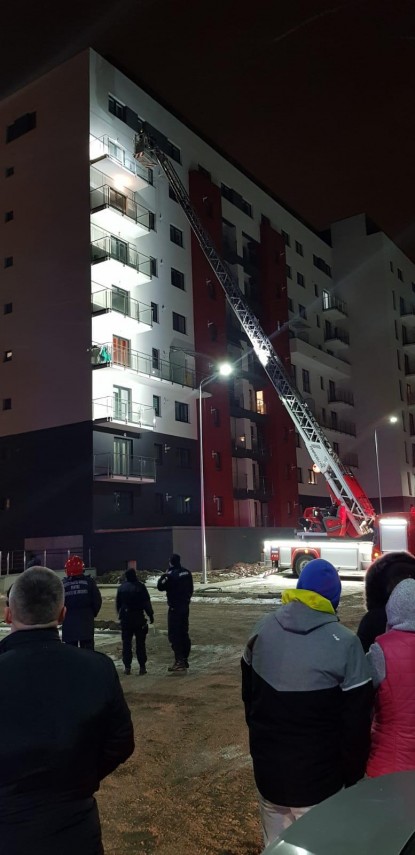 pericol de explozie intr un bloc din brasov zeci de persoane au fost evacuate in miez de noapte galerie pericol de explozie intr un bloc din brasov zeci de persoane au fost evacuate in miez de noapte galerie