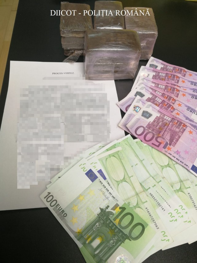 suspecti de trafic de droguri de risc prinsi in flagrant de procurorii diicot galerie foto 685384 suspecti de trafic de droguri de risc prinsi in flagrant de procurorii diicot galerie foto 685384