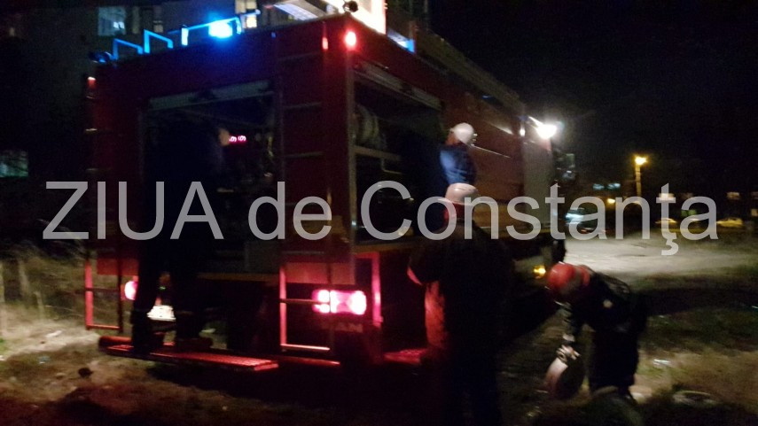 incendiu pe valea portului aproape de calea ferata pompierii se lupta cu flacarile 685909 incendiu pe valea portului aproape de calea ferata pompierii se lupta cu flacarile 685909