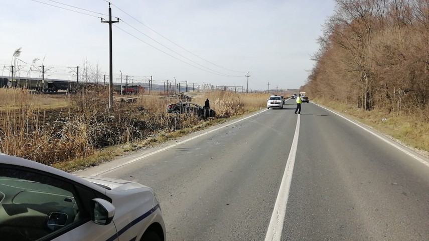 accident rutier pe dn 22c in zona garii saligny din judetul constanta un autoturism si un autocamion accident rutier pe dn 22c in zona garii saligny din judetul constanta un autoturism si un autocamion
