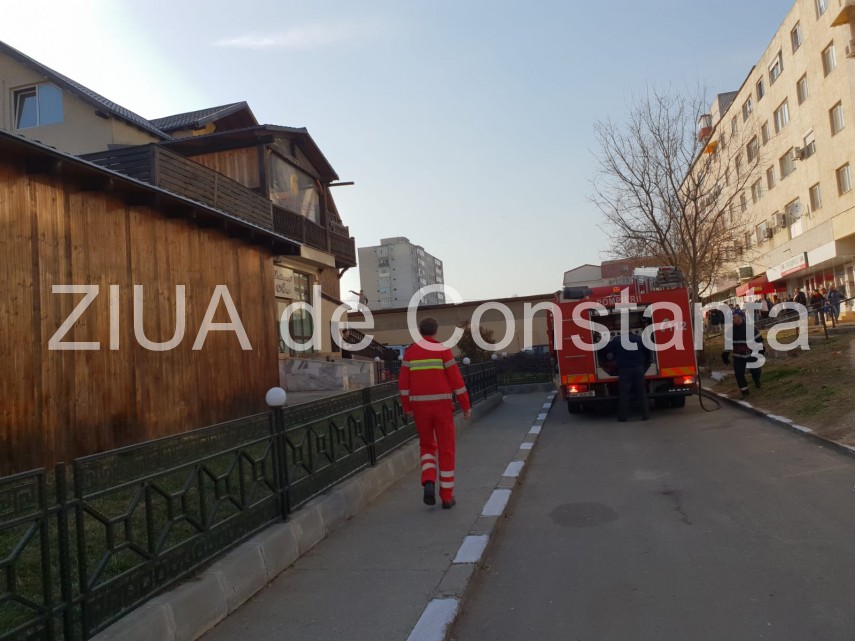 imagini de la eveniment incendiu in constanta la terasa unui restaurant de pe strada arcului pompierii imagini de la eveniment incendiu in constanta la terasa unui restaurant de pe strada arcului pompierii