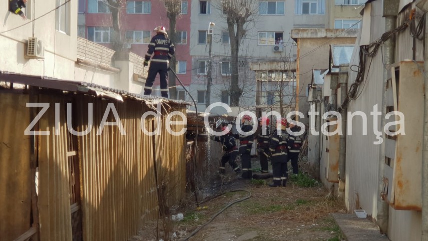 imagini de la eveniment incendiu in constanta la terasa unui restaurant de pe strada arcului pompierii imagini de la eveniment incendiu in constanta la terasa unui restaurant de pe strada arcului pompierii