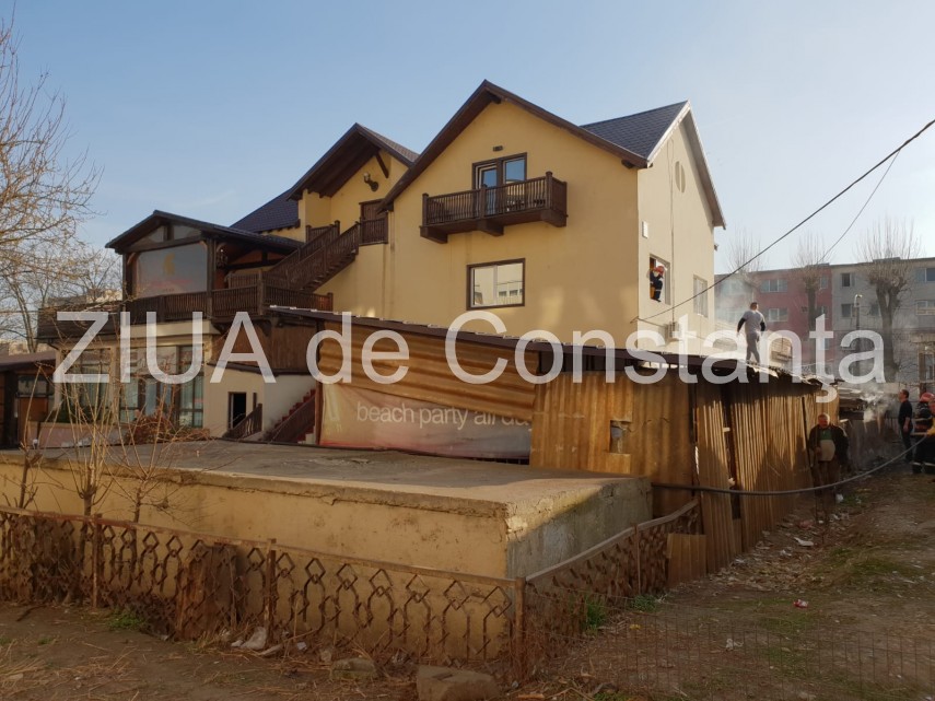 imagini de la eveniment incendiu in constanta la terasa unui restaurant de pe strada arcului pompierii imagini de la eveniment incendiu in constanta la terasa unui restaurant de pe strada arcului pompierii