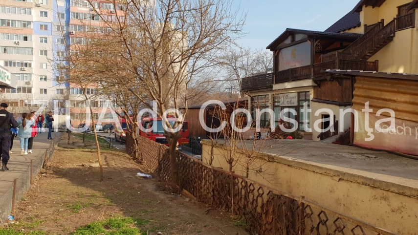 imagini de la eveniment incendiu in constanta la terasa unui restaurant de pe strada arcului pompierii imagini de la eveniment incendiu in constanta la terasa unui restaurant de pe strada arcului pompierii